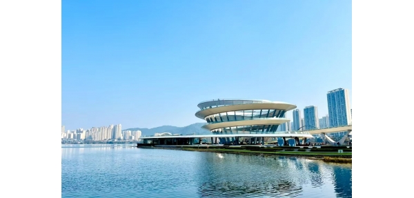 岳麓區(qū)梅溪湖再次采購了一批美天垃圾桶